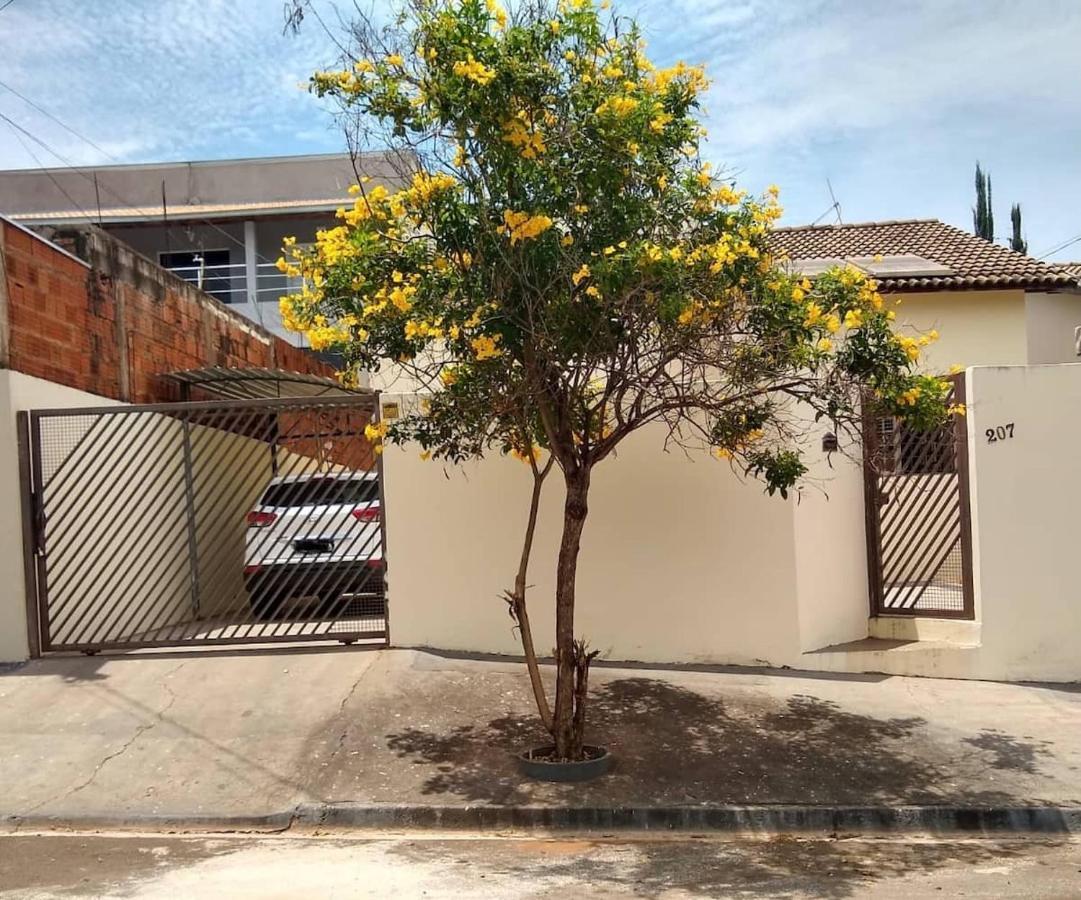 Casa de férias Bela Casa Com Churrasqueira E Estacionamento Olímpia