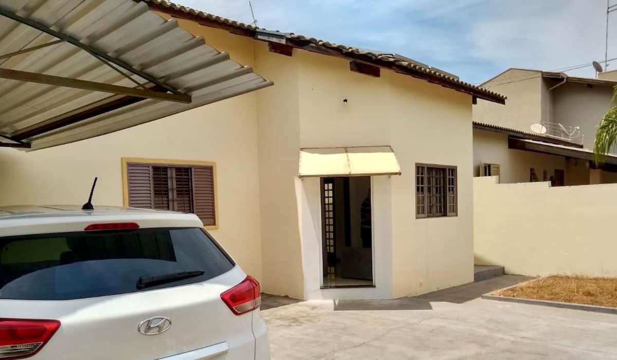 Bela Casa Com Churrasqueira E Estacionamento *